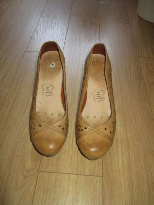 Sapatos Novos em pele