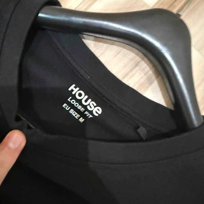 Czarny t-shirt HOUSE "The Routine" z grafiką