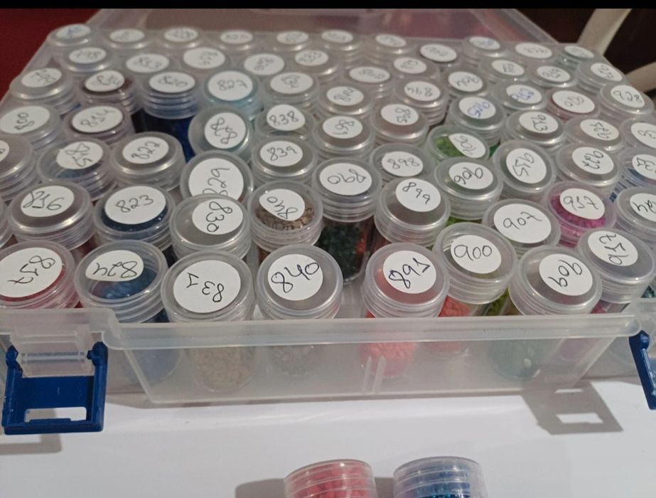 Caixa Organizadora com Tubos e Cores Diamond Painting 5€ Cada
Acresce