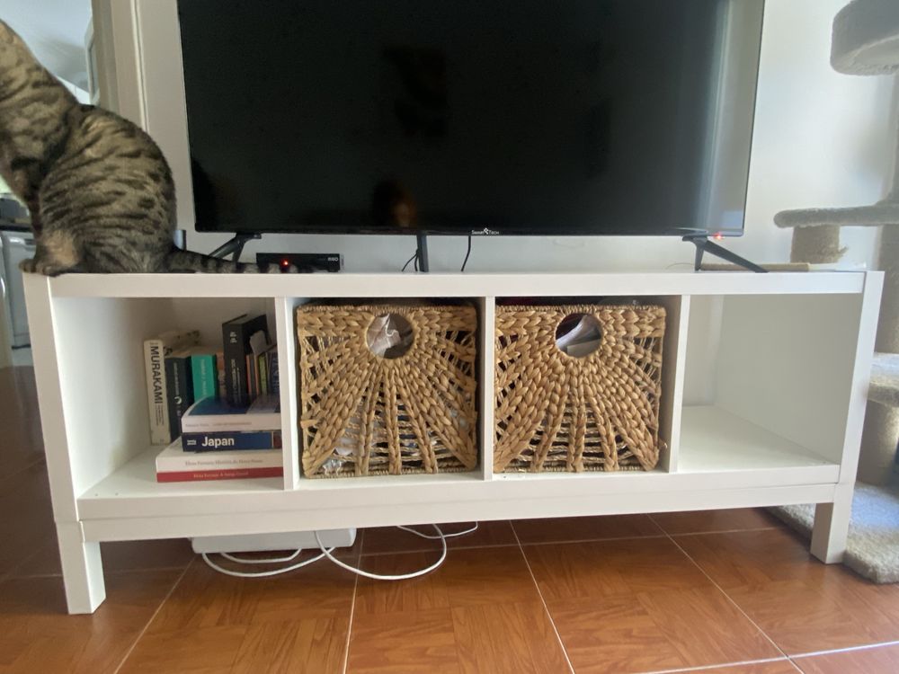 Estante em branco com elevacao | Kallax Ikea