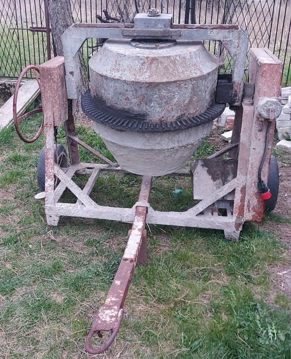 Betoniarka na budowę 250L