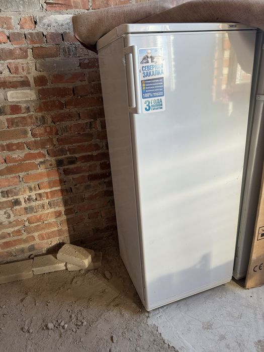 Майже новий холодильник однокамерний без морозилки
