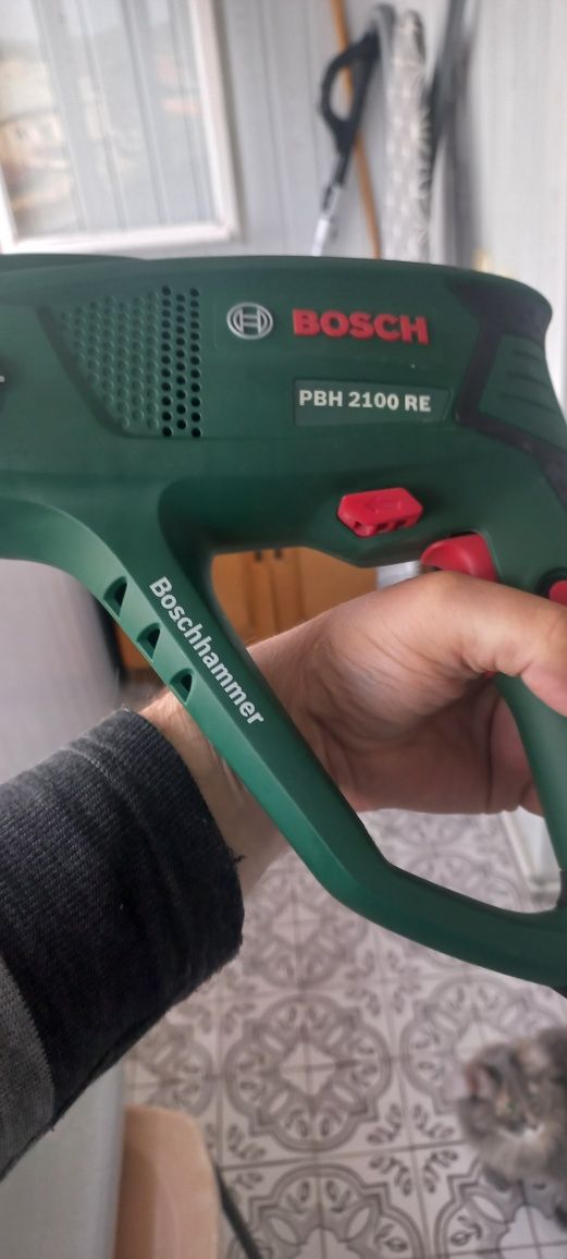 Продам новий  перфоратор Bosch pbh 2100re
