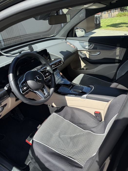Mercedes Benz eqc400