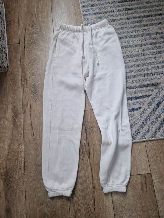 Białe dresy XXS sinsay