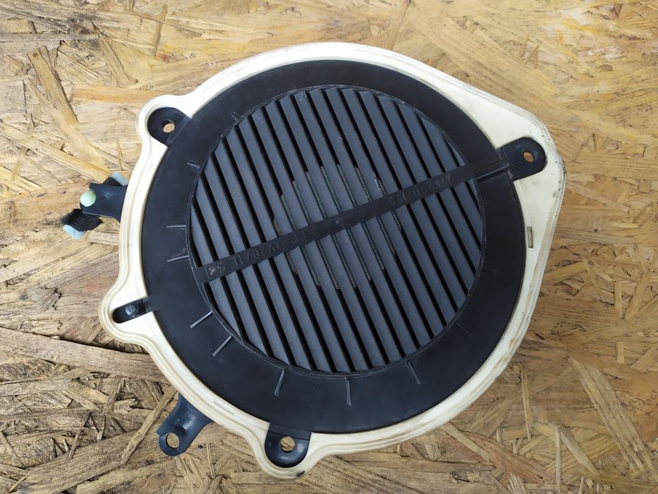 Динамік Audi перед зад