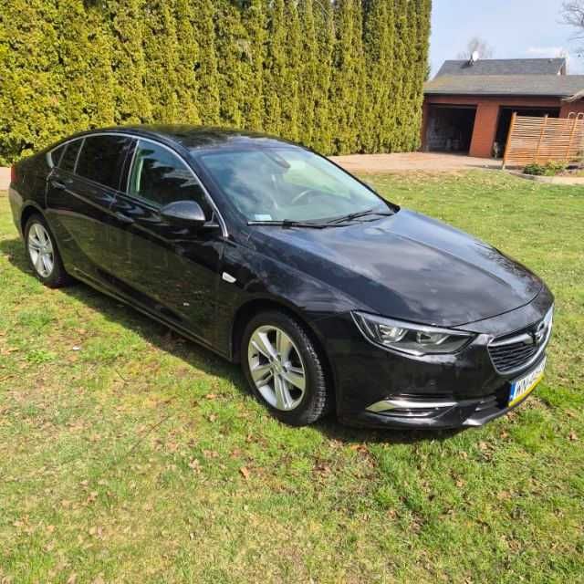 Opel Insignia  Grand Sport sprzedam lub zamienię na SUVA .