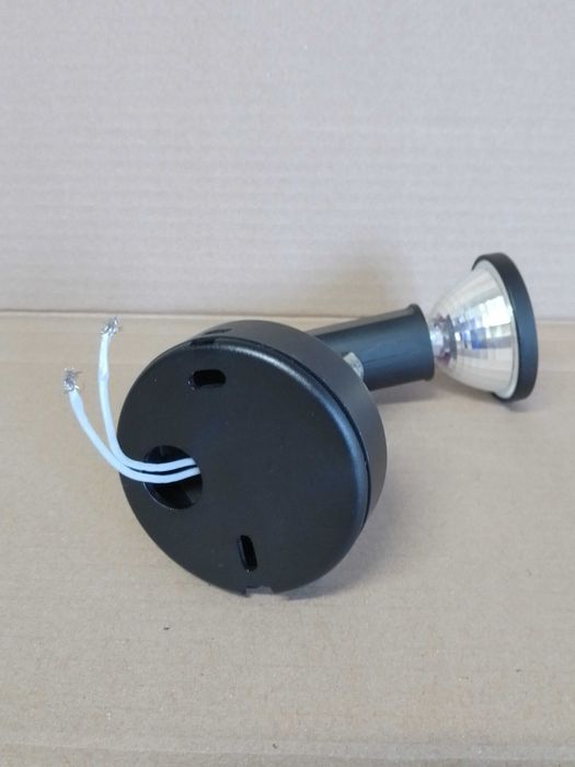 Pequeno foco dirigível para luz indirecta