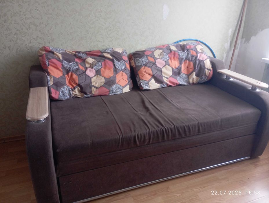 Продам диван .4500