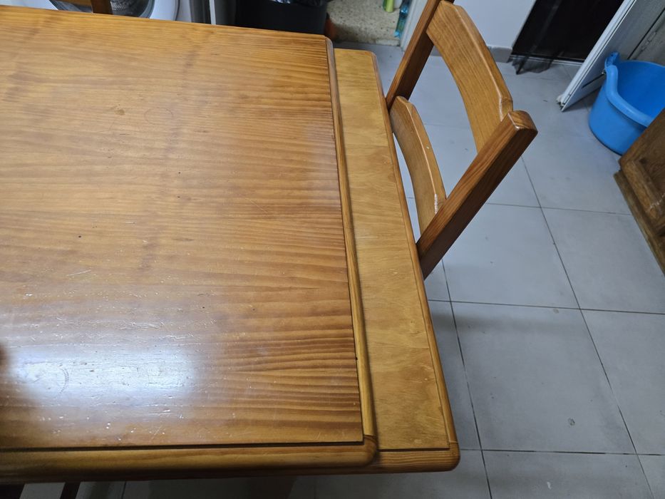 Mesa de jantar ,abre ate 2 metros com 5 cadeiras