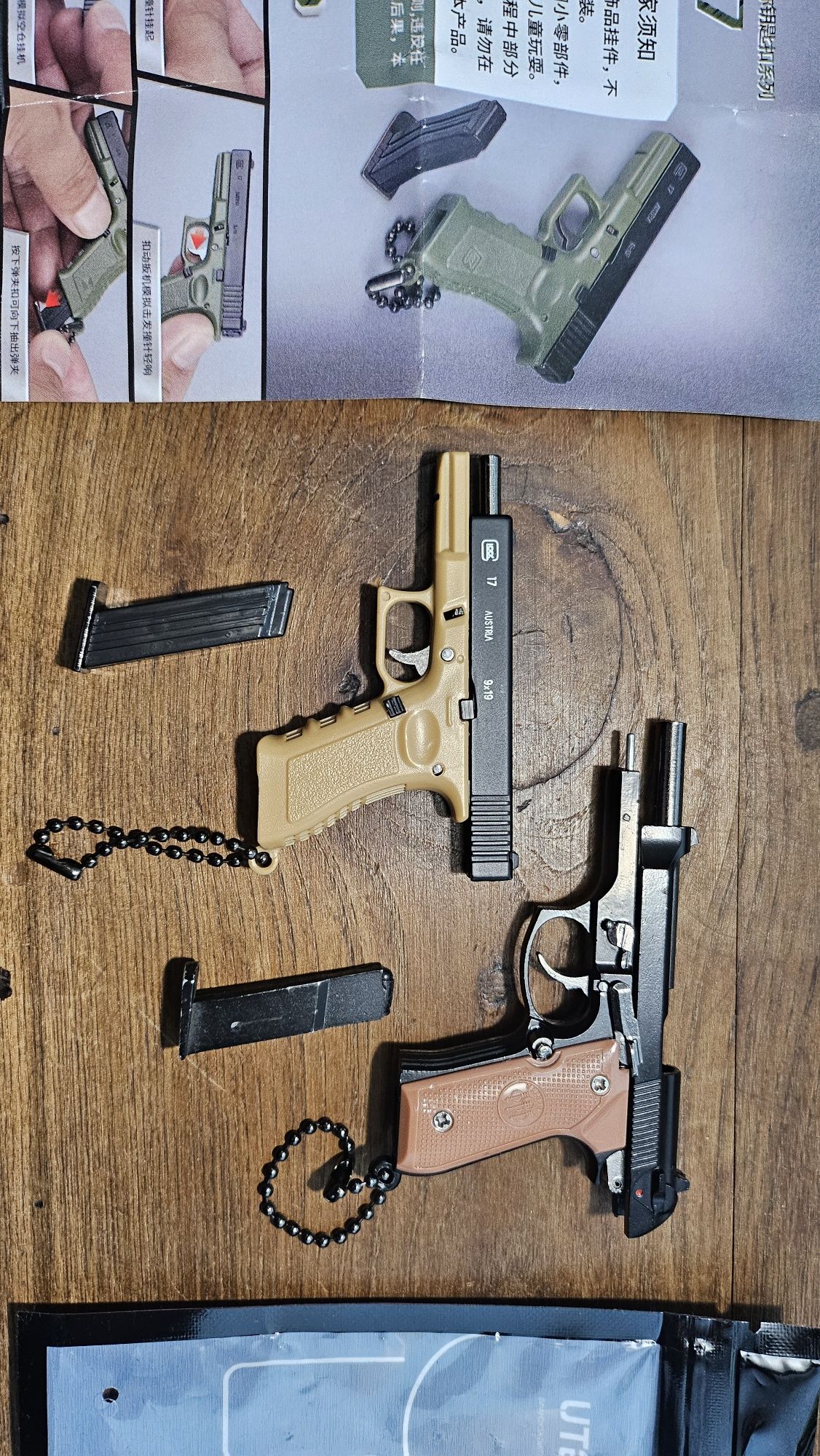 Escala 1:3  GLOCK 17/ Beretta M92  metal replica á real, não dispara