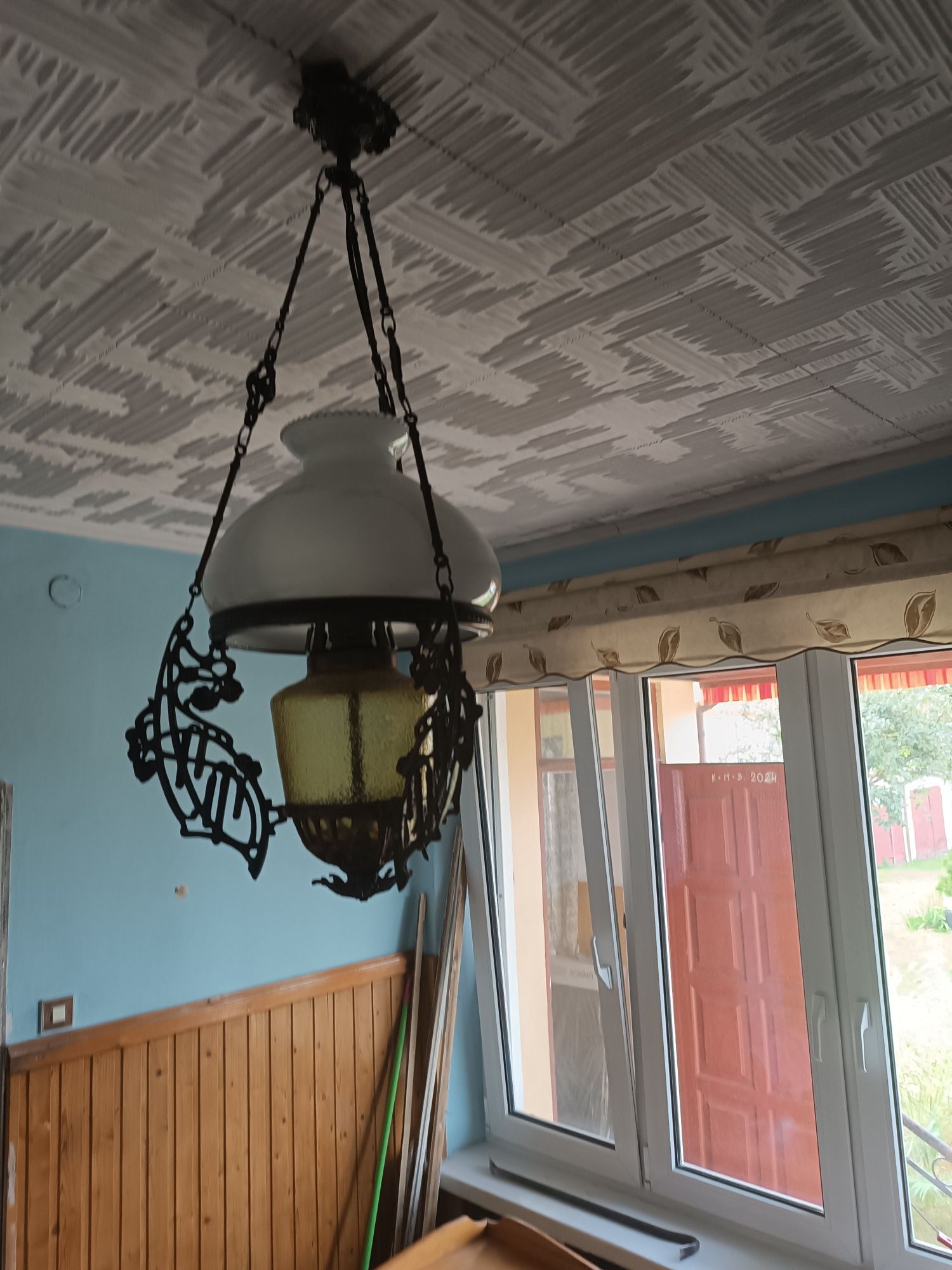 Lampa sufitowa  używana w widocznym stanie