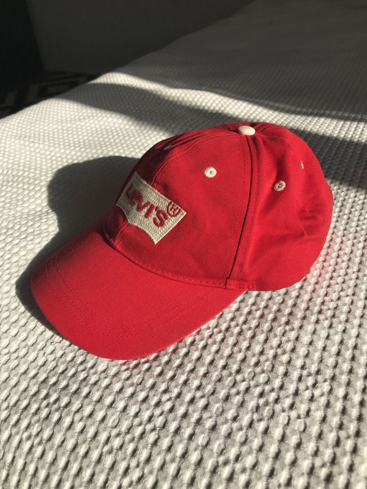 Кепка від бренду Levis