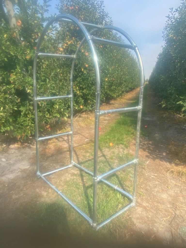 Duża solidna pergola