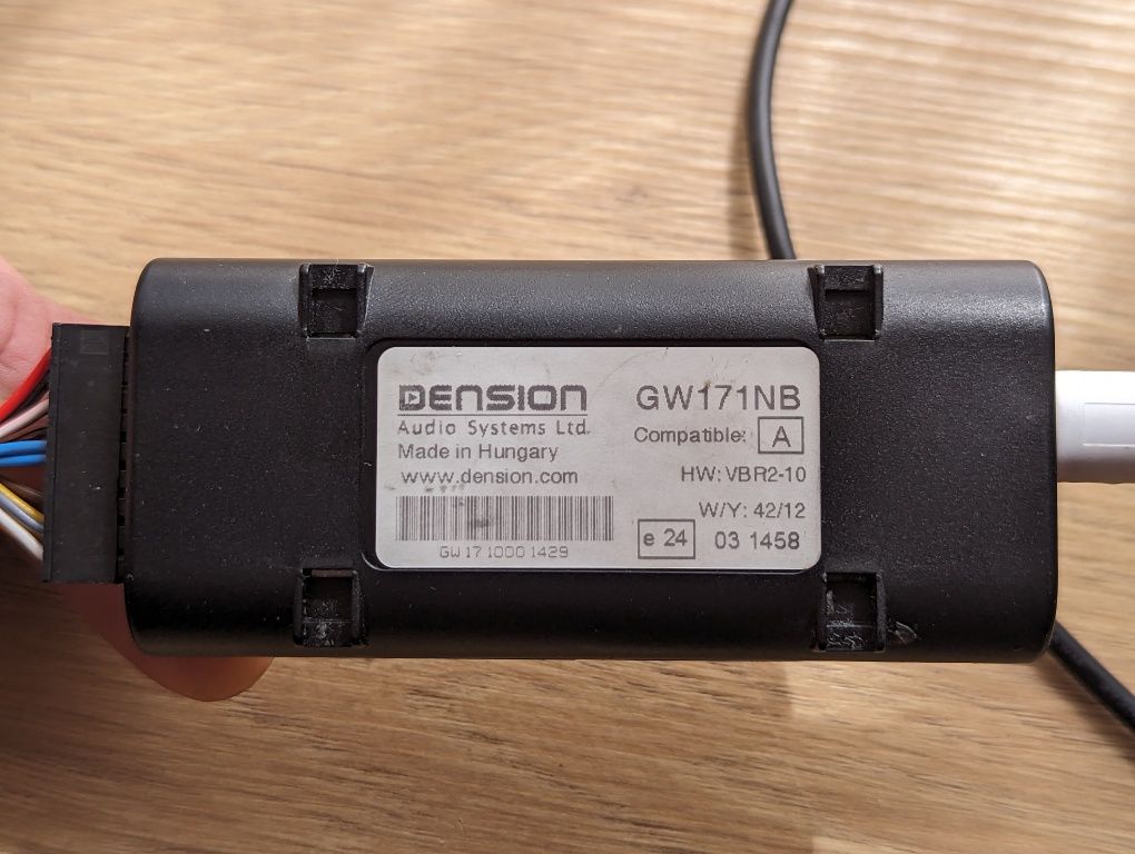 Dension GW171NB Seat Leon II + Wire harness+ Lighting adapter.