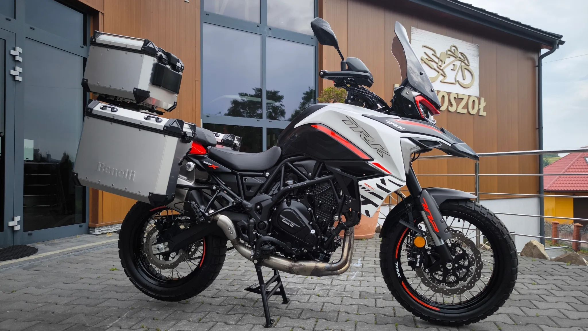Benelli TRK 702X Trzy kufry 2024 rok BENELLI TRK 702 ABS dodatki jak nowy