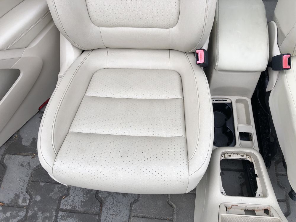 Салон сидіння шкіряні сиденья VW Tiguan 5N0