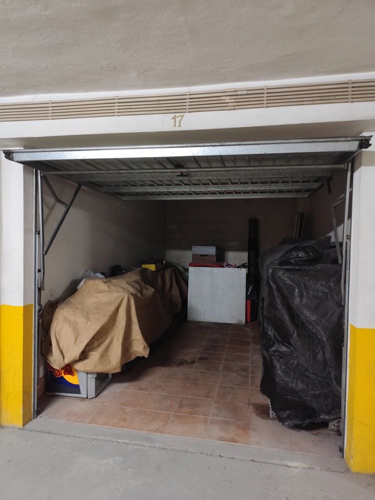 Vende-se garagem fechada