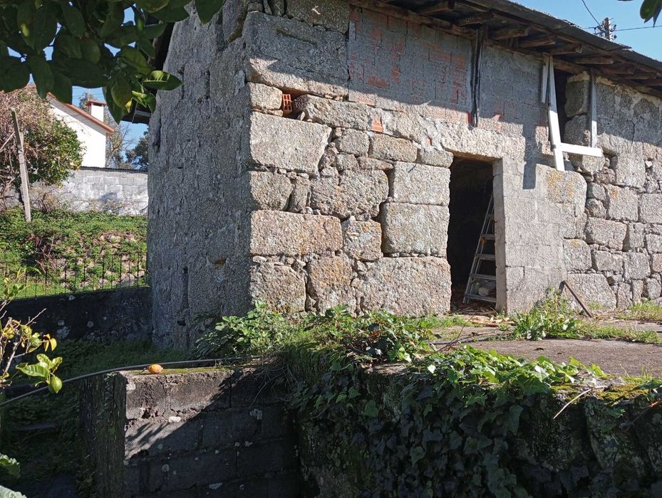 Casa pedra com terreno