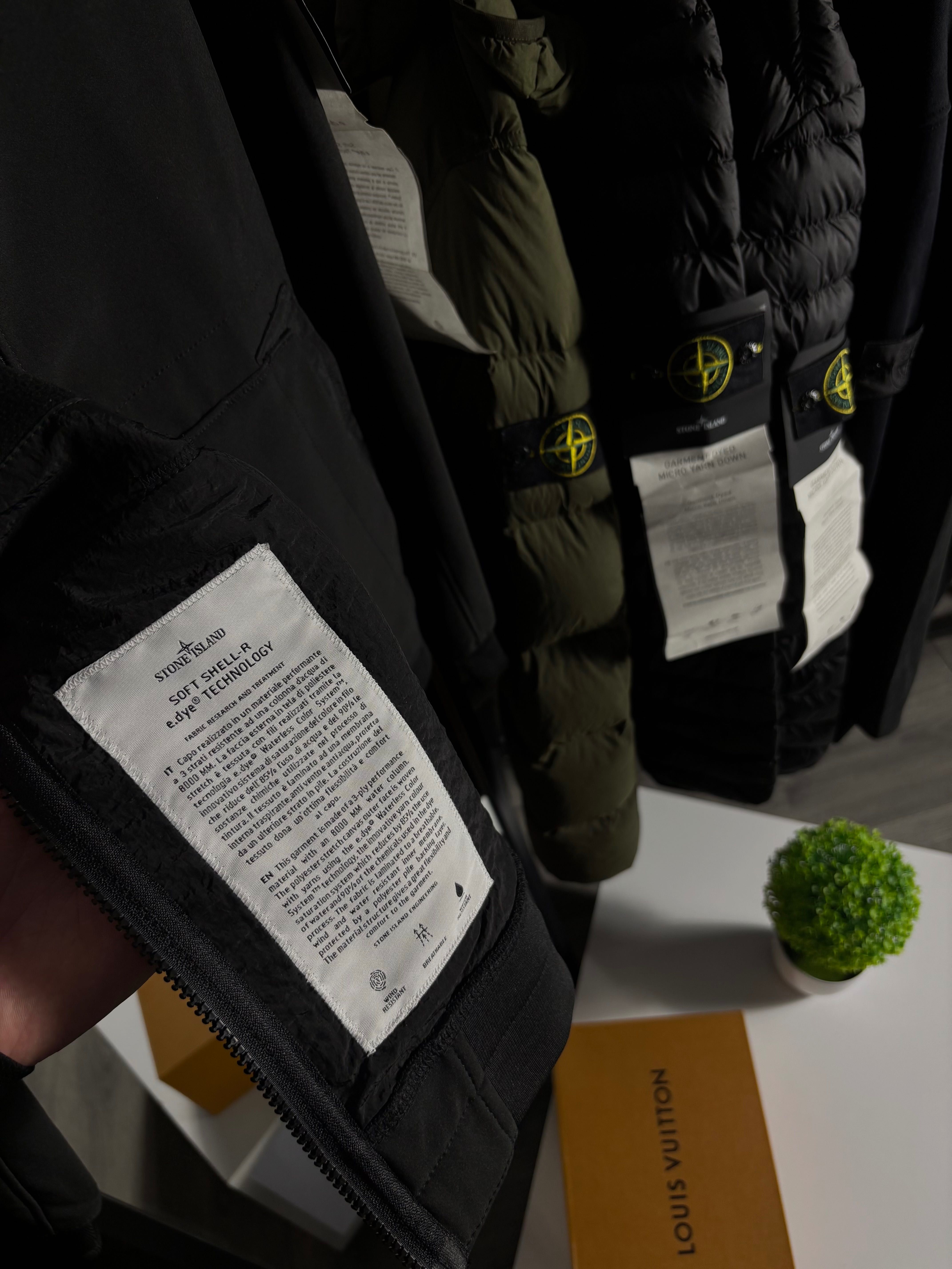 Куртка Stone Island 11520 Soft Shell-R Black Jacket