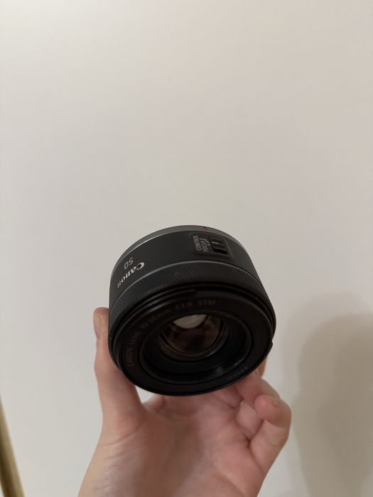 Обєктив Canon rf 50 mm F1.8