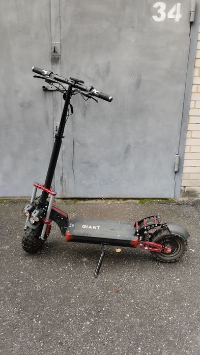 Електросамокат Giant Outlander M11