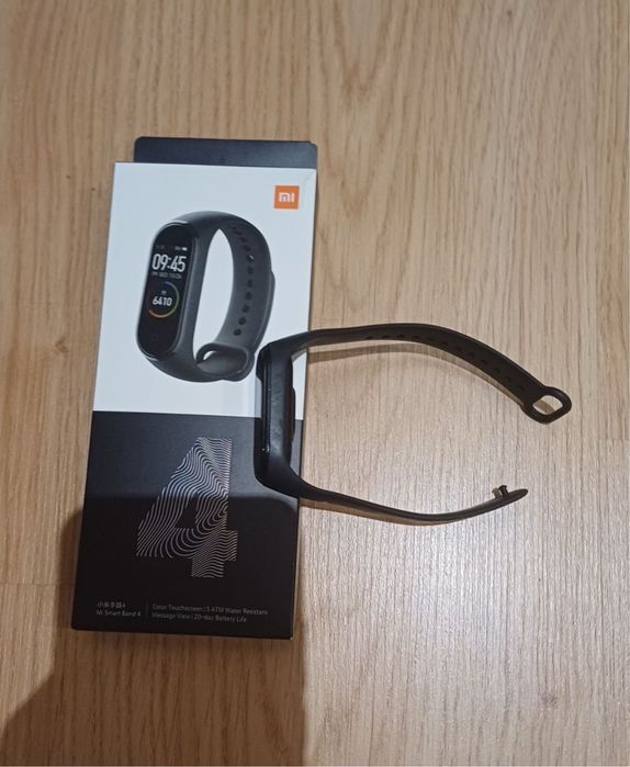 Opaska xiaomi na reke z kabel do ladowania