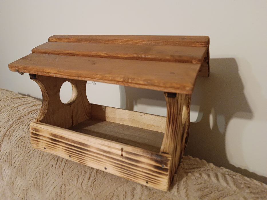 Karmnik drewniany nowy