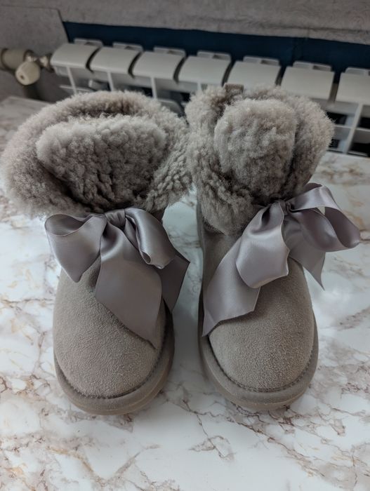 Оригінальні угги з бантами