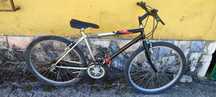 Bicicleta, rodas 26 polg., 18 mudanças (Shimano), em excelente estado.