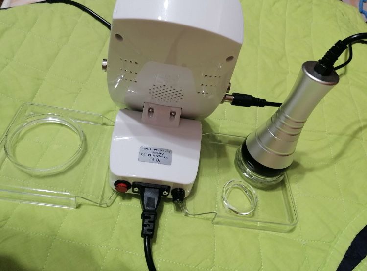 Maquinda de cavitacão e radio frequência 3 em 1