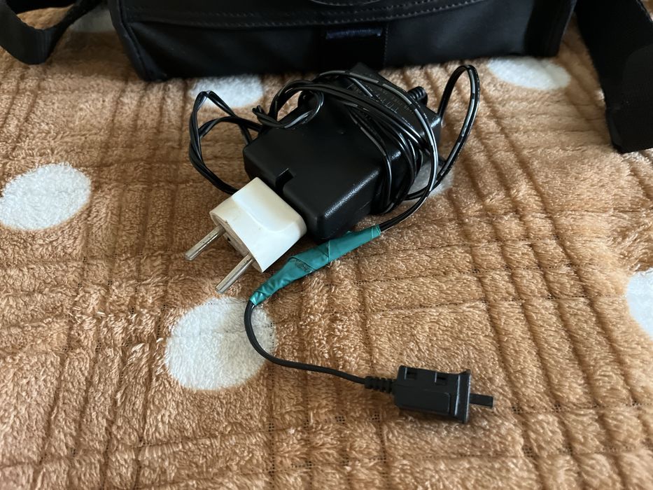 Продам видеокамеру кассетную JVC