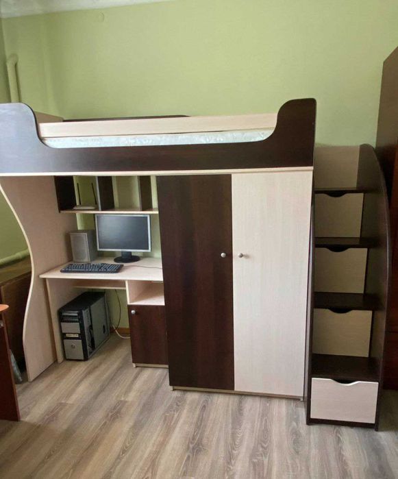 Дитячі меблі / Двоярусне ліжко з шафою, столом і матрацом