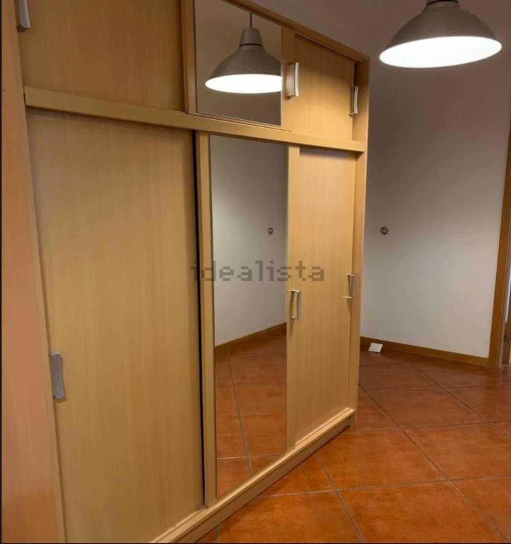 Mobilia sala+3 quartos(mesa,cadeiras,sofá, camas,secretaria e armários