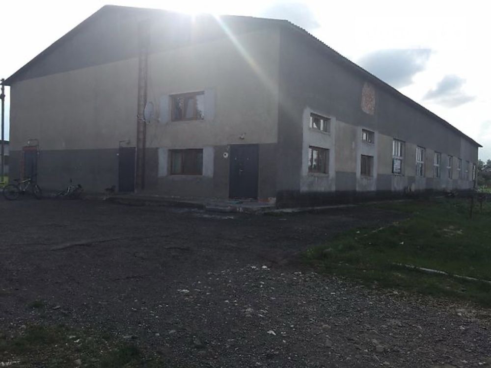 Продам комерційну будівлю