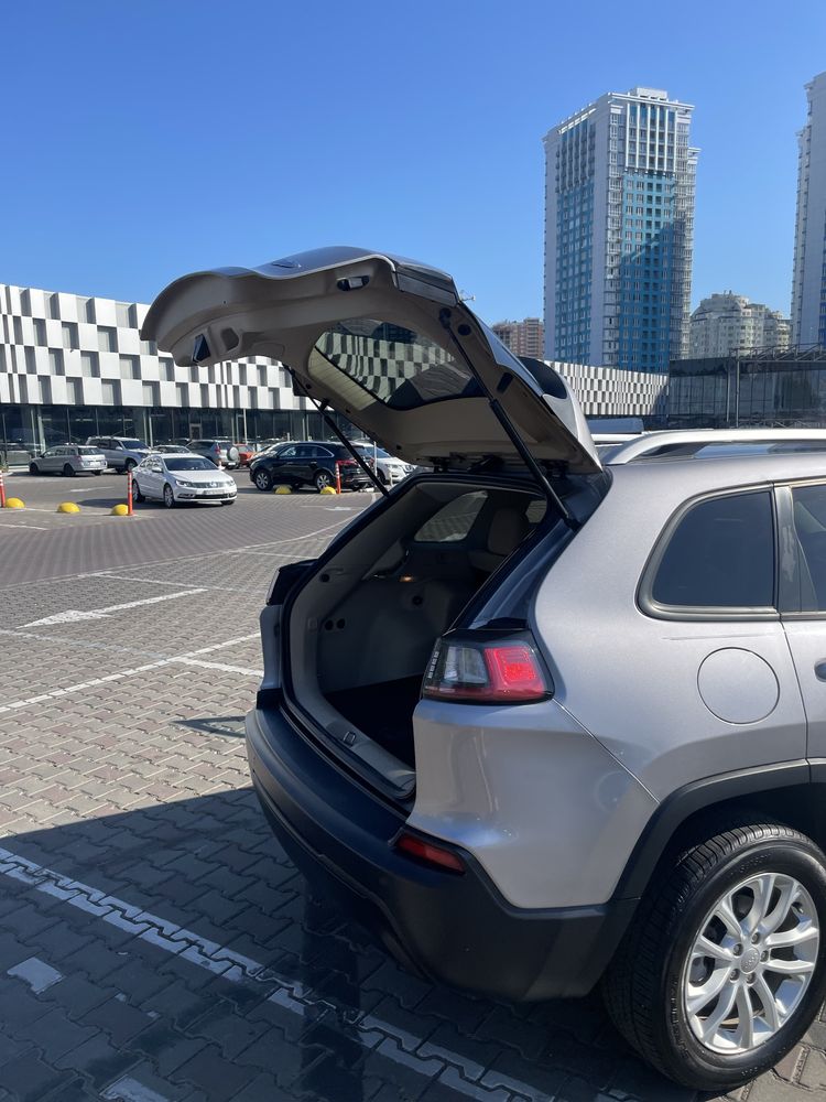 Jeep cherokee ……..