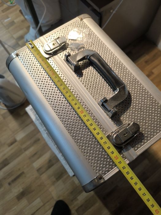 Mala com brilhantes para maquilhagem