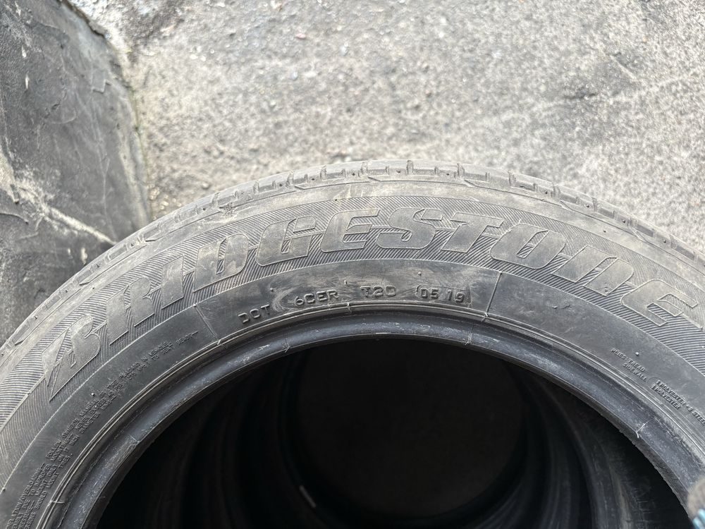 Шини Bridgestone 215/60 R17