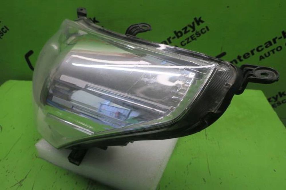 Toyota verso 2009 przód strona lewa lampa przednia