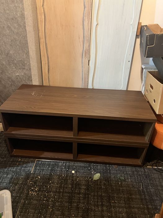 Móvel de televisão em madeira