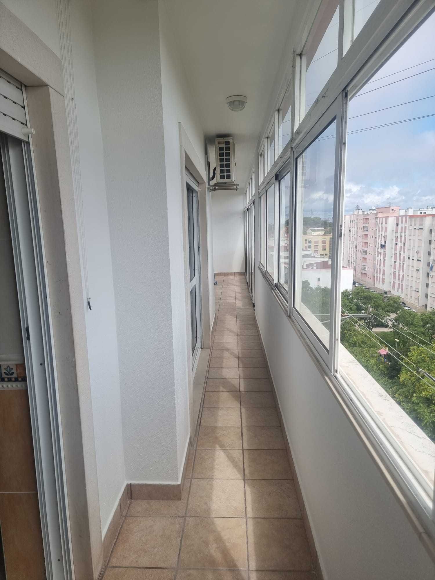 Simpático Apartamento T2 situado na zona Vale do Cobro, Setúbal.