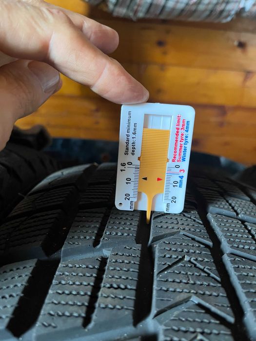 Шини зимові, позашляховик 265/65R17,Корея, NEXEN, майже нові