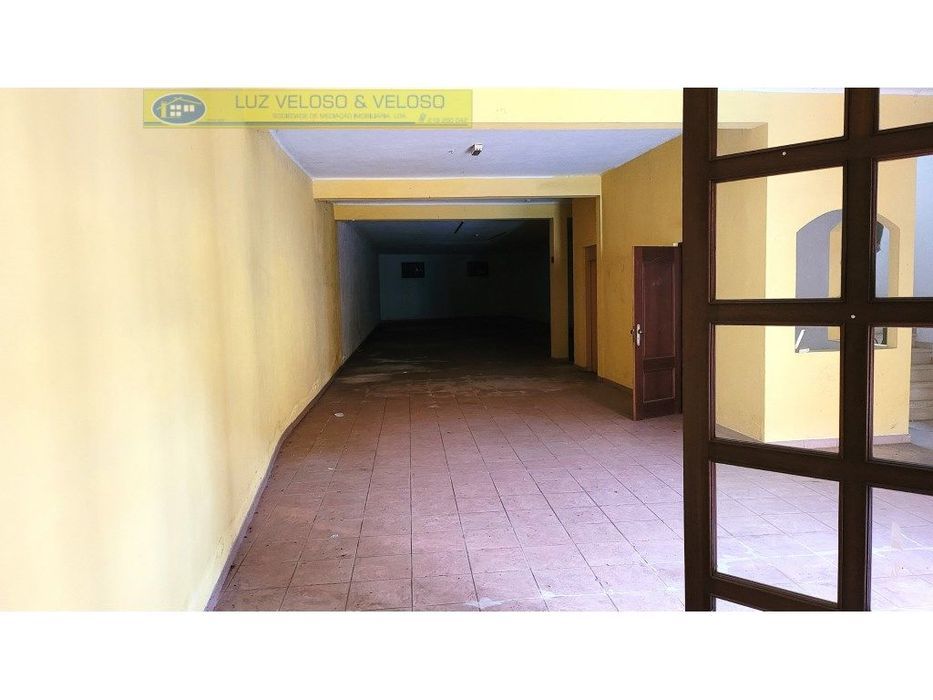 Prédio Urbano de R/C, 1º, 2º andares para Comércio em Cartaxo