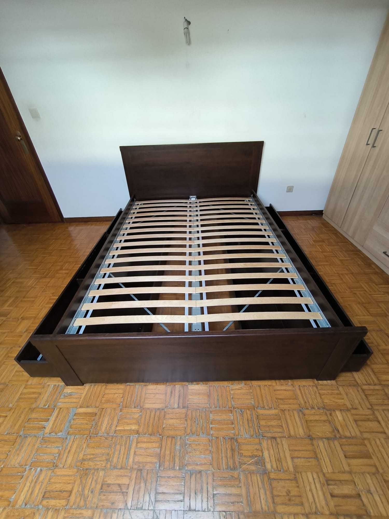 Cama de casal IKEA – com 4 gavetas de arrumação e com estrados