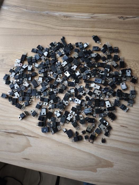 Tranzystory mocy 300 szt, 0,5kg Toshiba, SK Japan, PBYR, NEC, SEC inne