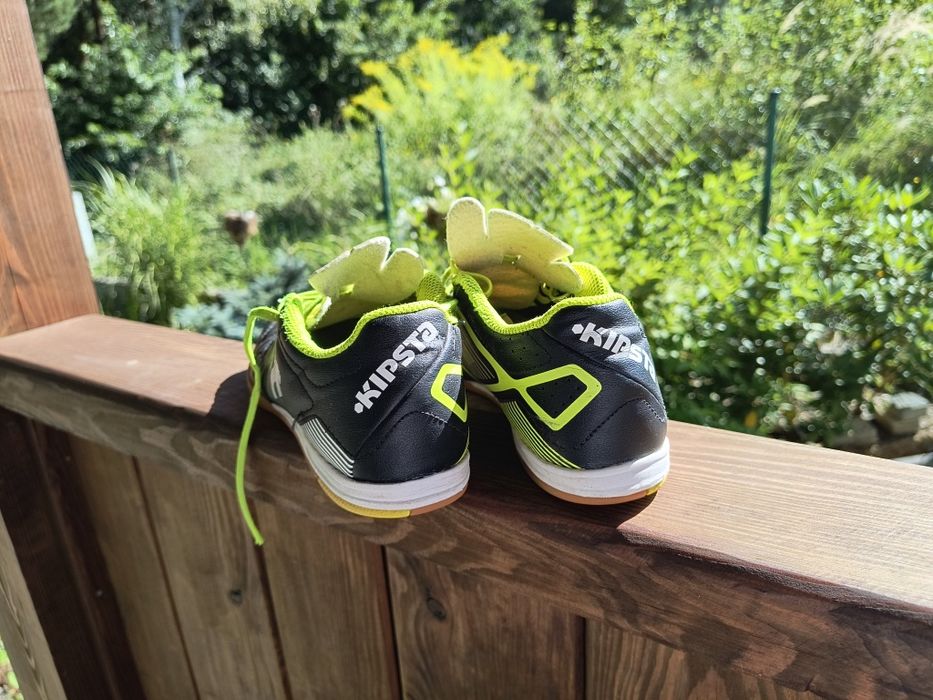 Buty halowe kipsta r.33 chłopięce