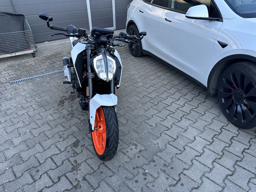 Ktm Duke 390 rok 2020  2372 km bezwypadkowy