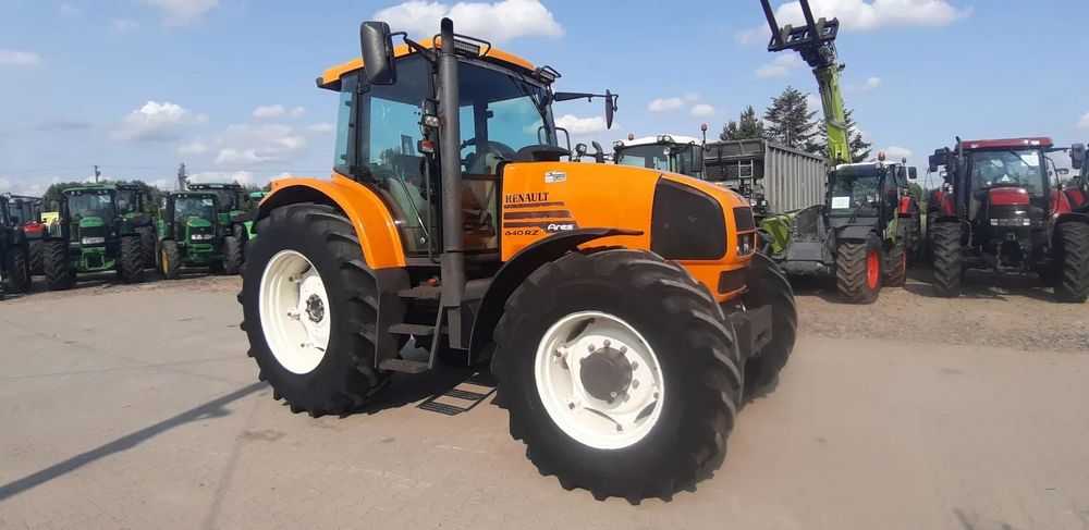 Renault Ares 640 RZ  amortyzacja kabiny