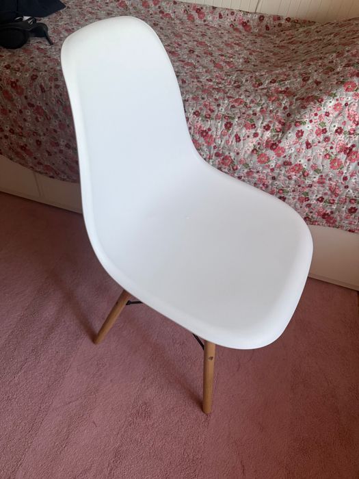 Cadeira branca..