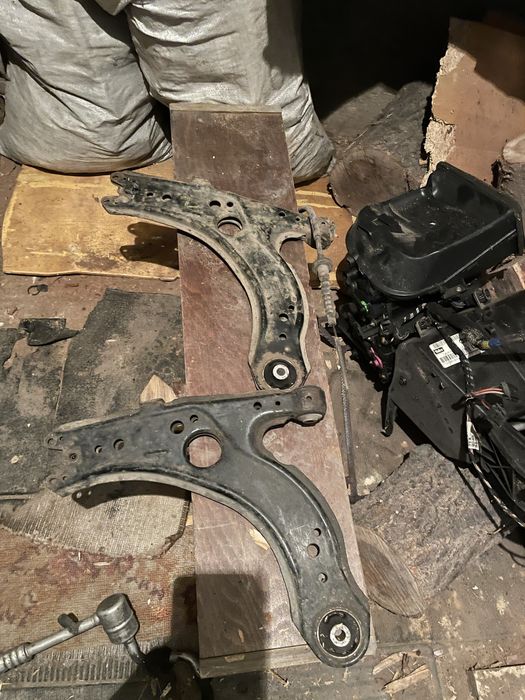 Подрамник гольф 4  vw golf 4 рычаг торпеда двери разборка